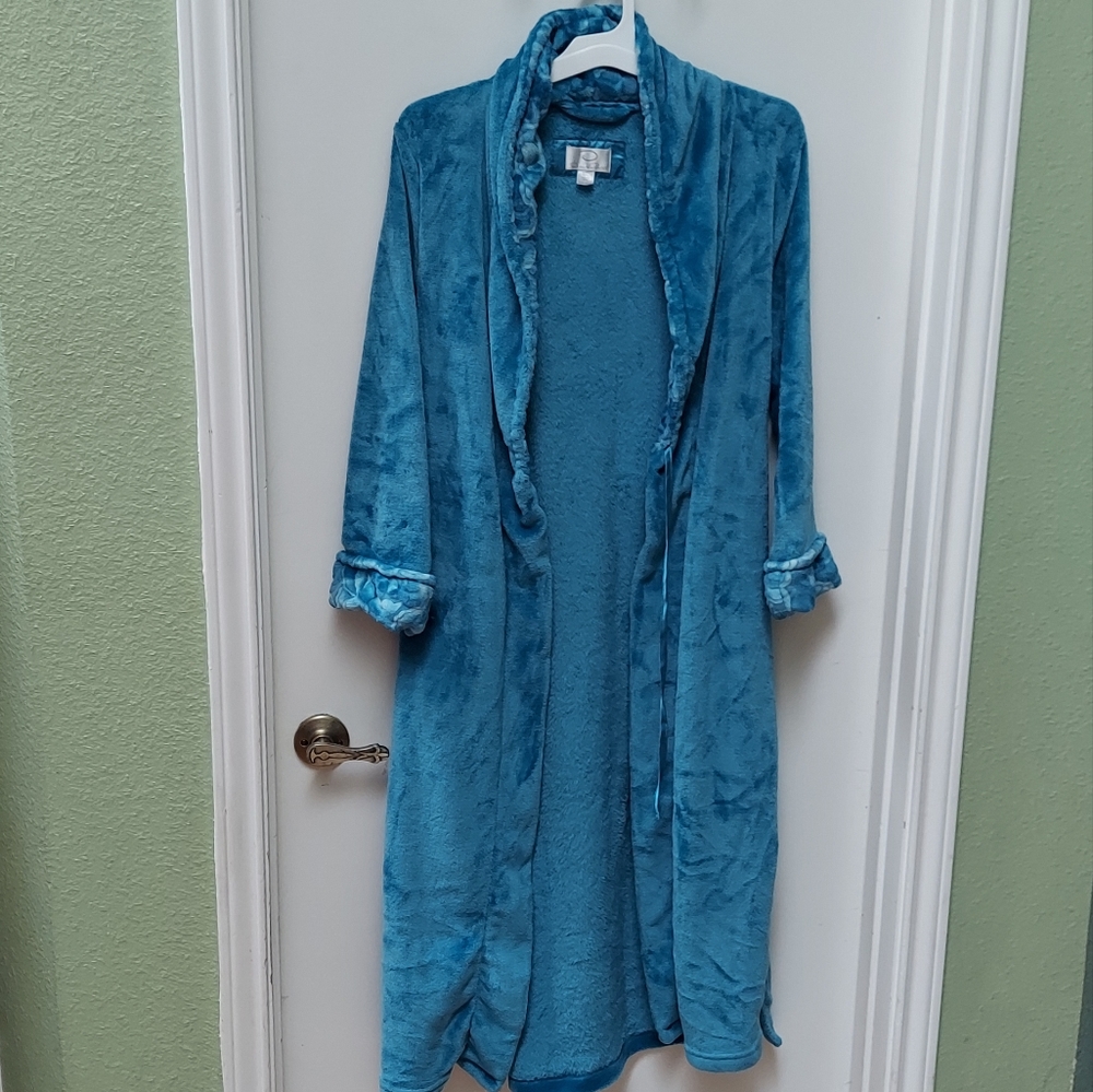 Women's Oscar De La Renta Soft Blue Robe Size Medium